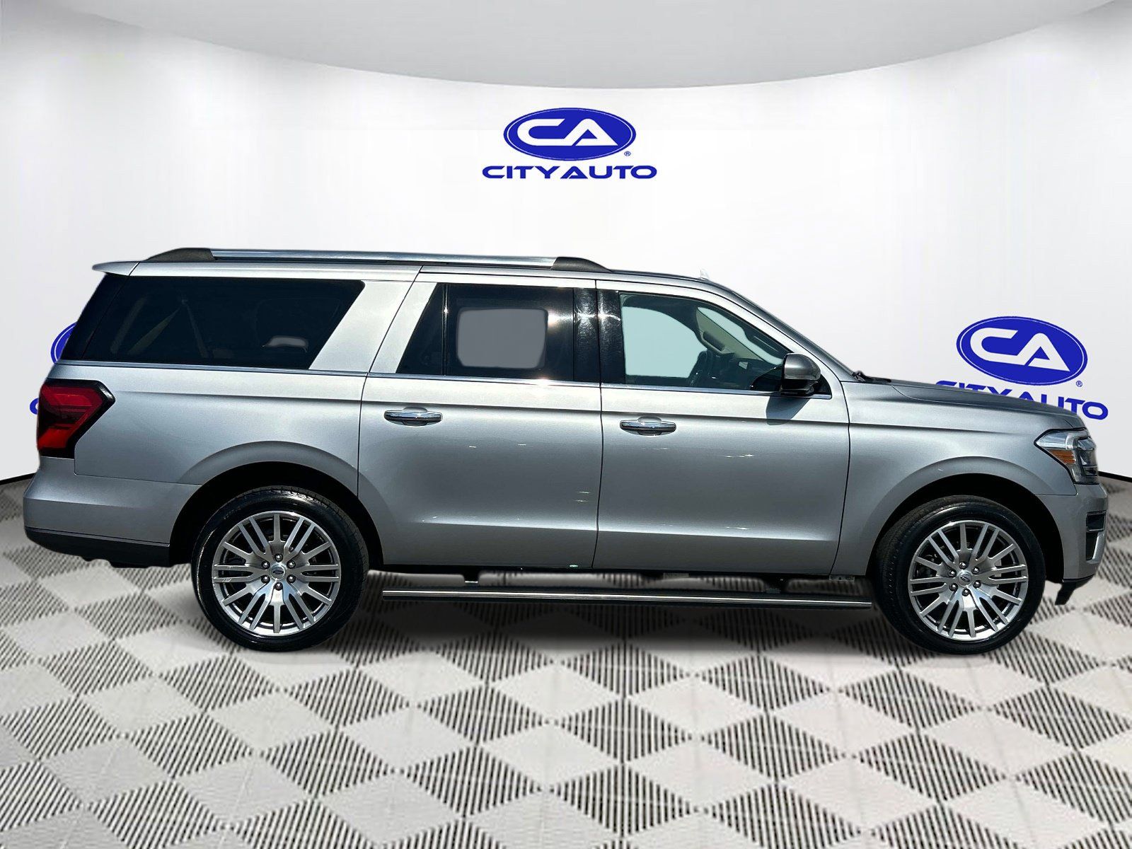Used 2024 Ford Expedition Max Limited AWD/4WD image 2