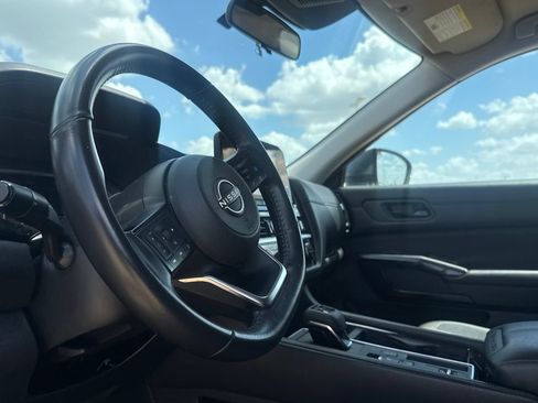 Used 2025 Nissan Pathfinder SV FWD image 39