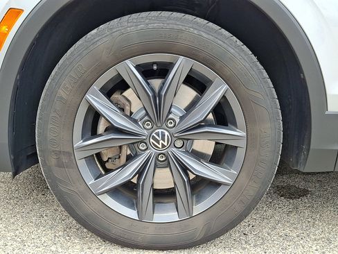Used 2023 Volkswagen Tiguan SE AWD/4WD image 8