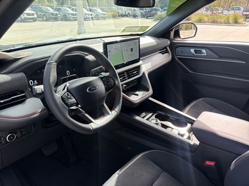 Used 2025 Ford Explorer ST image 7
