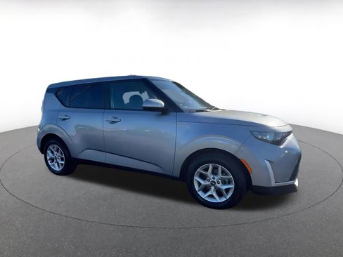 Used 2025 Kia Soul LX w/ LX Technology Package image 2