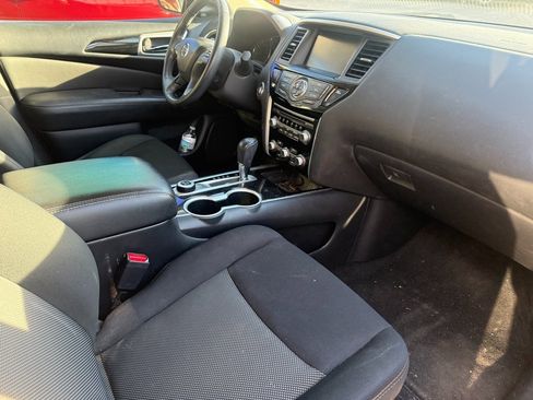 Used 2019 Nissan Pathfinder SV image 4