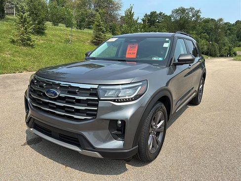 Certified 2025 Ford Explorer Active w/ Active Comfort Package AWD/4WD image 8