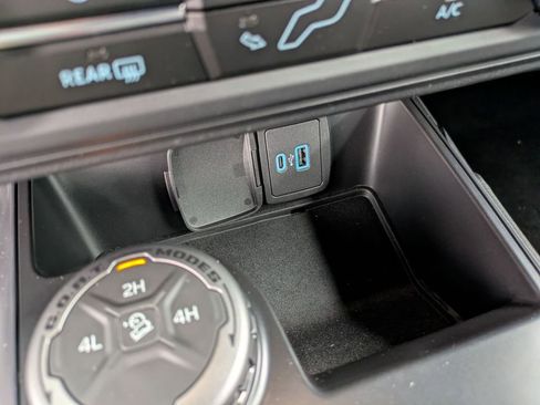 New 2025 Ford Bronco Base image 32