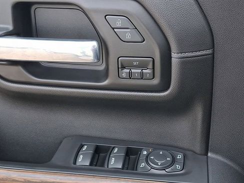 Used 2021 Chevrolet Silverado 1500 High Country image 23