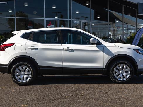 Used 2018 Nissan Rogue Sport S image 7