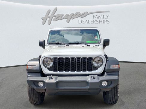 Used 2024 Jeep Wrangler Unlimited Sport AWD/4WD image 9