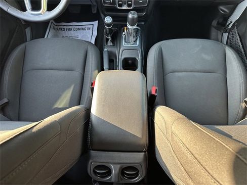 Used 2023 Jeep Gladiator Overland image 17
