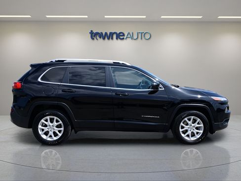 Used 2017 Jeep Cherokee Latitude w/ True North Edition AWD/4WD image 6