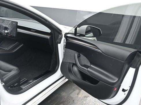 Used 2021 Tesla Model S Plaid image 17