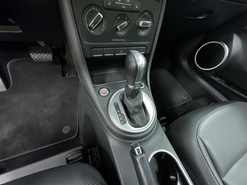 Used 2015 Volkswagen Beetle TDI FWD image 16