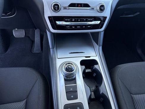 Used 2024 Ford Explorer XLT image 27