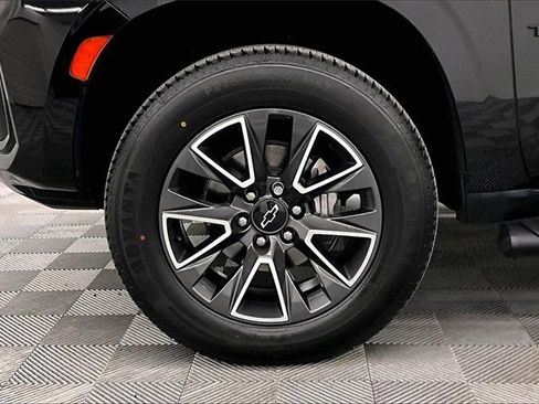 Used 2021 Chevrolet Tahoe Z71 w/ Luxury Package image 8