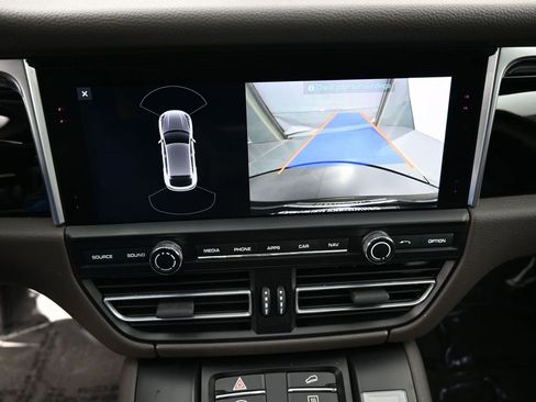 Certified 2021 Porsche Macan image 19