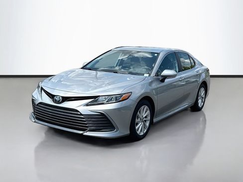 Used 2024 Toyota Camry LE w/ Convenience Package FWD image 4