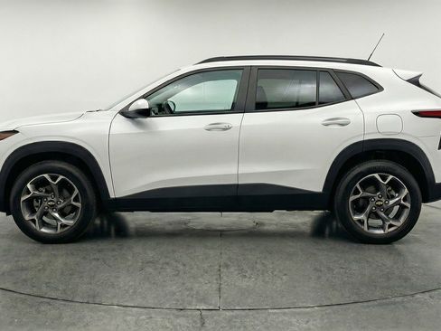 Used 2025 Chevrolet Trax LT image 5