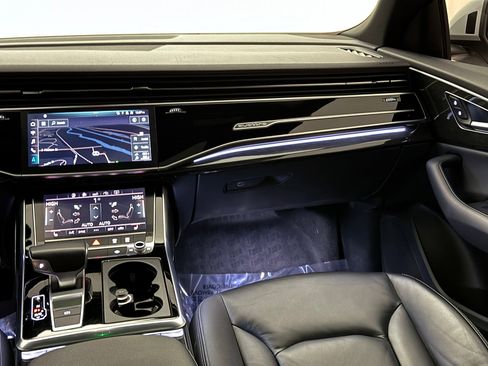 Used 2019 Audi Q8 Premium image 29