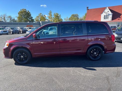 Used 2017 Dodge Grand Caravan SXT image 4