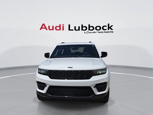 Used 2023 Jeep Grand Cherokee Altitude AWD/4WD image 3
