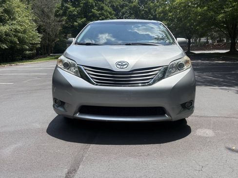 Used 2013 Toyota Sienna XLE w/ Premium Pkg FWD image 10