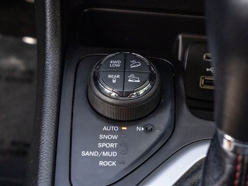 Used 2015 Jeep Cherokee Trailhawk w/ Comfort/Convenience Group image 26