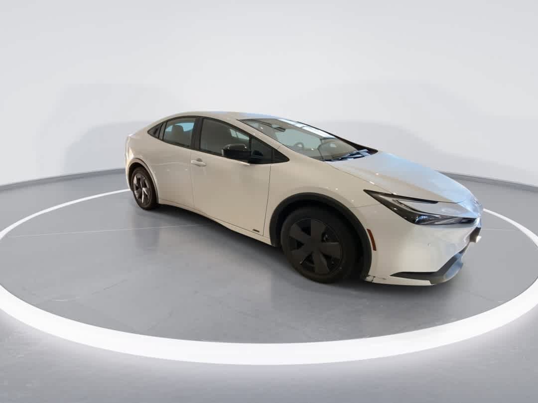 Used 2024 Toyota Prius LE AWD/4WD image 2