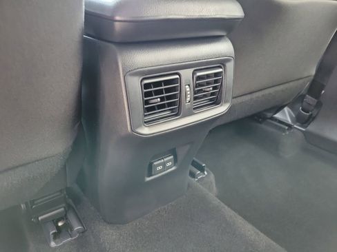 Used 2022 Toyota RAV4 XLE AWD/4WD image 11