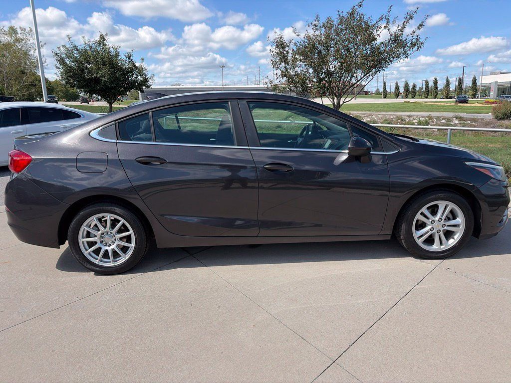 Used 2017 Chevrolet Cruze LT FWD image 20