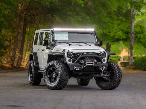 Used 2016 Jeep Wrangler Unlimited Sahara AWD/4WD image 2