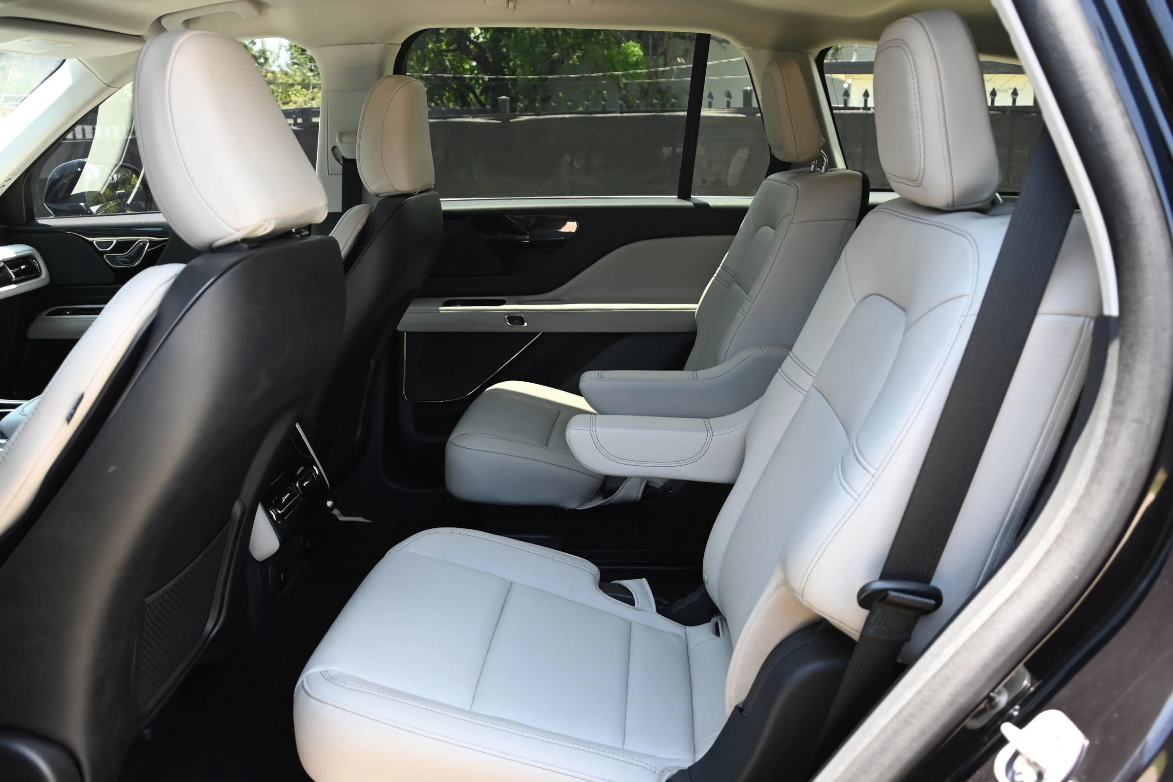 Used 2025 Lincoln Aviator 2WD image 17