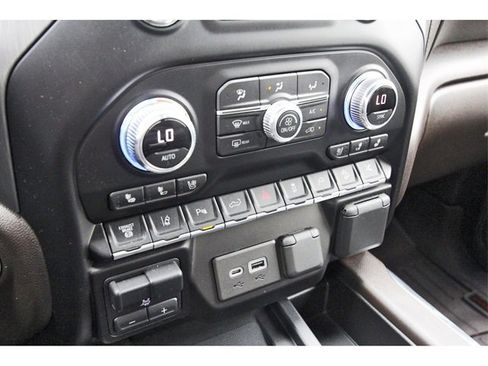 Used 2021 GMC Sierra 2500 Denali w/ Denali Ultimate Package image 25