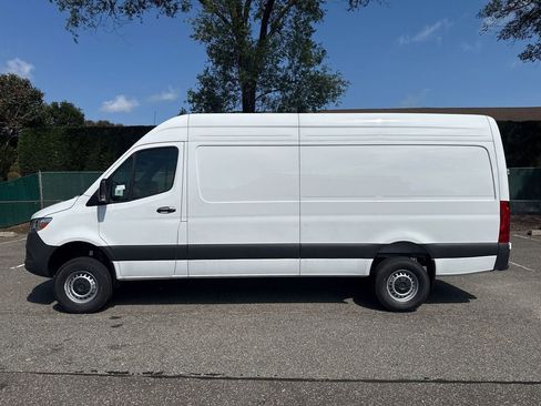 Used 2025 Mercedes-Benz Sprinter 2500 image 4