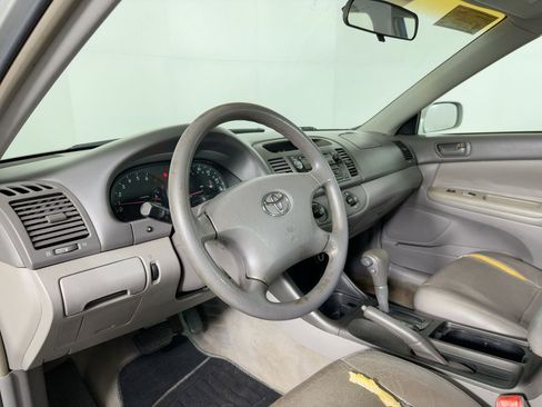 Used 2004 Toyota Camry LE image 3