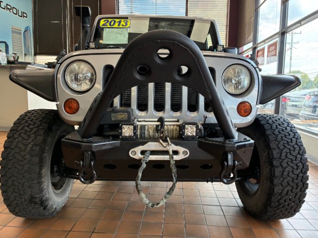 Used 2013 Jeep Wrangler Unlimited Sahara w/ Connectivity Group AWD/4WD image 4