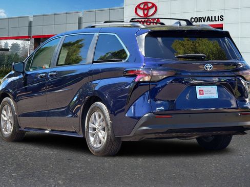Certified 2023 Toyota Sienna XLE w/ XLE Plus Package AWD/4WD image 6