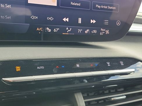 Used 2025 Buick Enclave Sport Touring FWD image 30