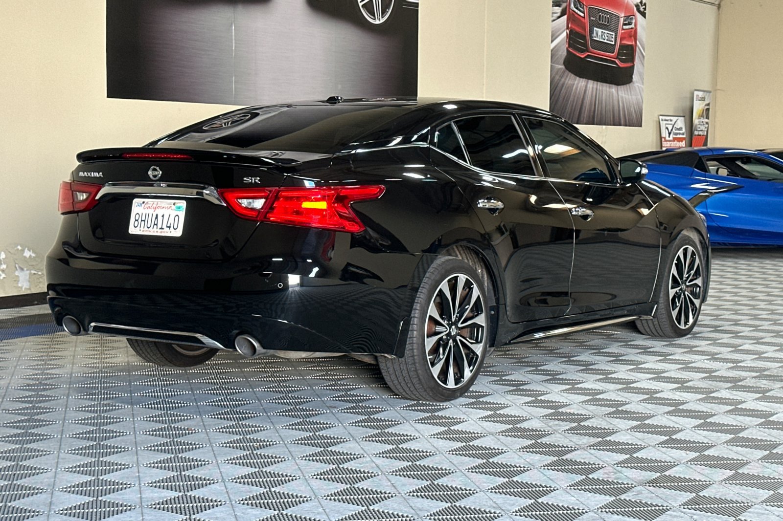 Used 2018 Nissan Maxima SR w/ Interior Lighting Package FWD image 4