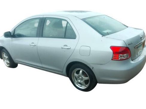 Used 2008 Toyota Yaris S FWD image 3