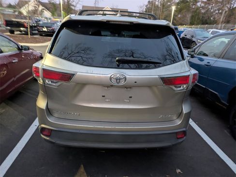 Used 2015 Toyota Highlander XLE image 6