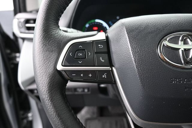 Used 2025 Toyota Sienna XLE FWD image 24