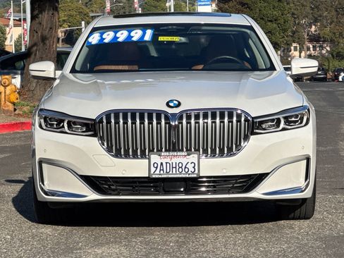 Used 2022 BMW 740i w/ Premium Package image 10