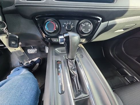 Used 2020 Honda HR-V Sport image 17