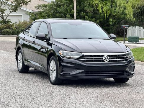 Used 2019 Volkswagen Jetta R-Line image 4
