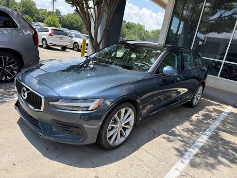 Used 2020 Volvo V60 T5 Momentum w/ Protection Package Premier FWD image 3