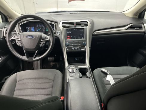 Used 2019 Ford Fusion SE image 4