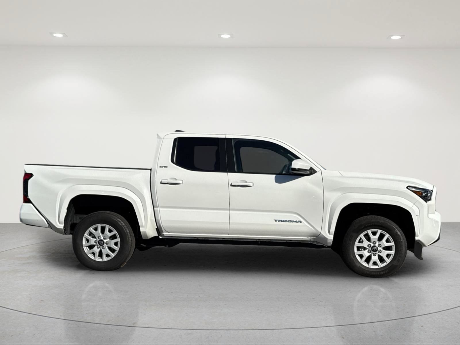 Used 2026 Toyota Tacoma SR5 AWD/4WD image 5