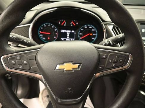 Used 2018 Chevrolet Malibu LT FWD image 15
