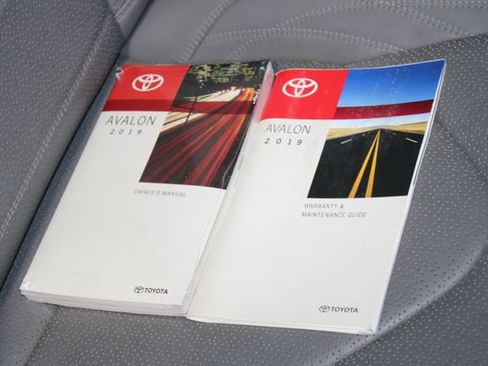 Used 2019 Toyota Avalon Limited w/ All Weather Liner Package FWD image 31