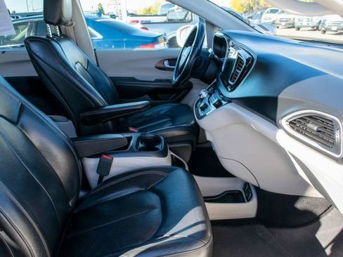 Used 2018 Chrysler Pacifica Touring-L Plus w/ Advanced Safetytec Group image 26