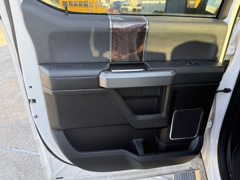 Used 2015 Ford F150 Platinum w/ Equipment Group 701A Luxury image 12